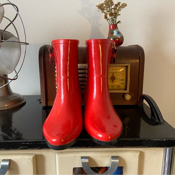 Kate Spade Rain Boots - Picture 4 of 7